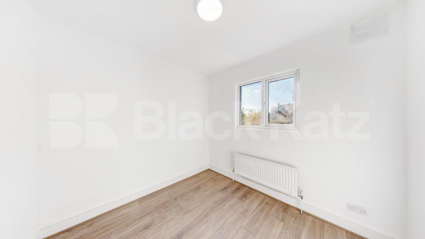 Newly refurbished 4 bedrrom house with garden mins to tube & shops Baronet Grove, Tottenham